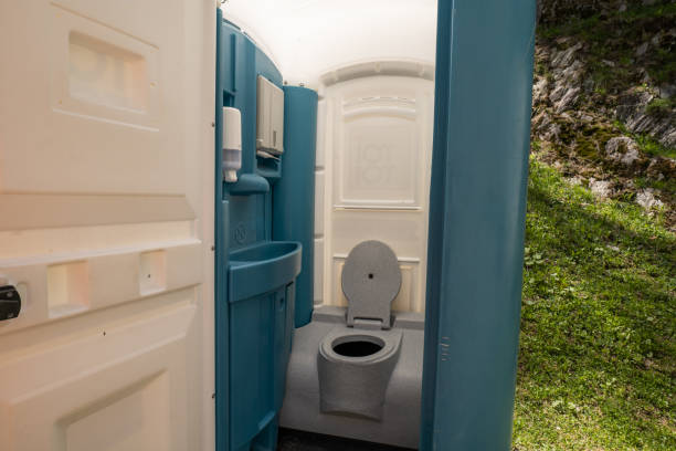 Best Portable restroom trailer rental  in Toledo, IA